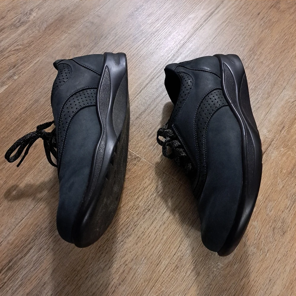 SAS suede leather